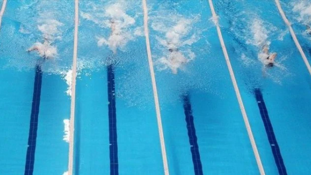 Genç milli yüzücülerden altın madalya