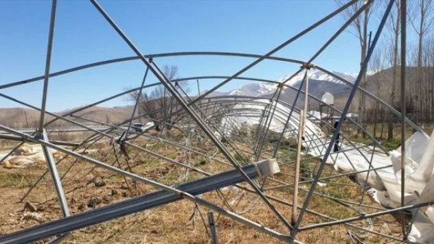 Gürpınar'da seralar zarar gördü