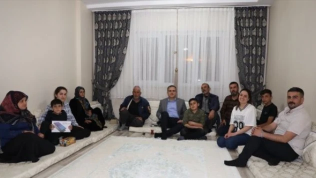 Vali Akbıyık şehit ailesiyle iftar yaptı