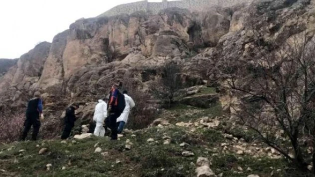 Lise öğrencisi Harput Kalesi'nin surlarından yere çakıldı