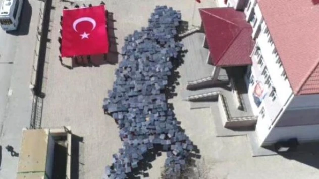 Erzincanlı öğrencilerin Atatürk koreografisi büyüledi