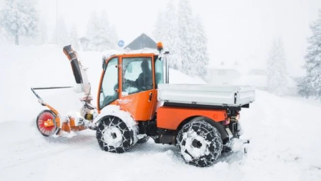 Kar 331 yerleşim yerine ulaşımı engelledi