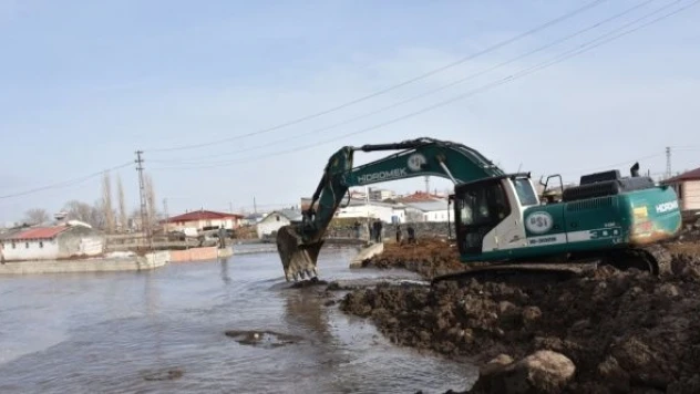 Kars'ta 15 evi su bastı