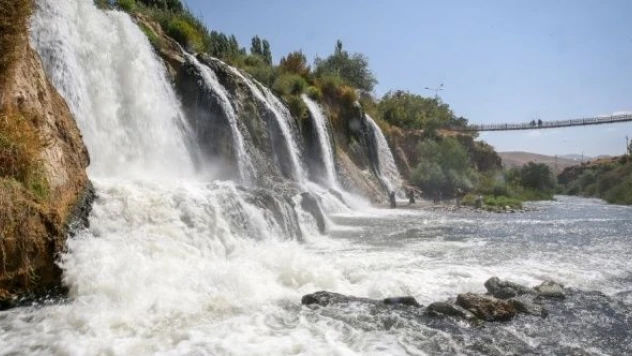 Muradiye Şelalesi görenleri hayran bıraktı