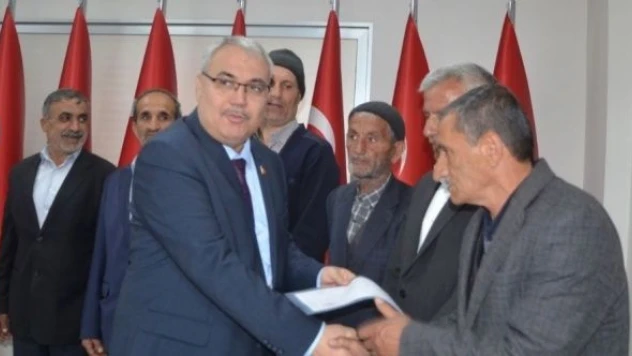 Muş'ta Kayalısu köyü sakinleri tapularına kavuştu