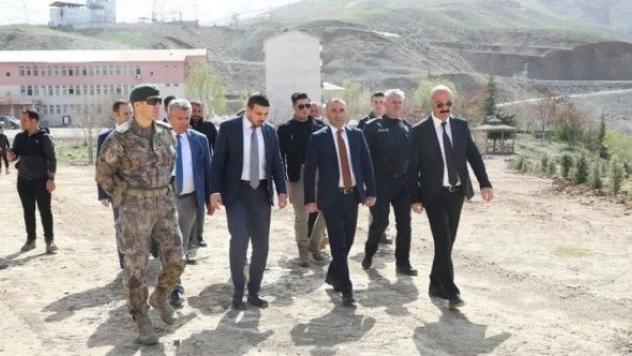 Özel Harekat Başkanı Türker Hakkari'ye geldi