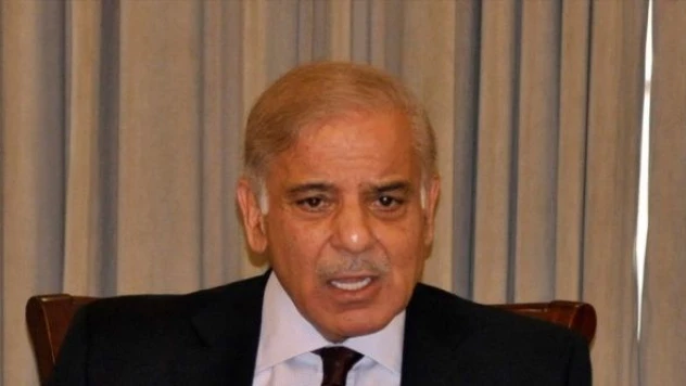 Pakistan'da başbakan seçilen Şahbaz Şerif yemin ederek görevine başladı