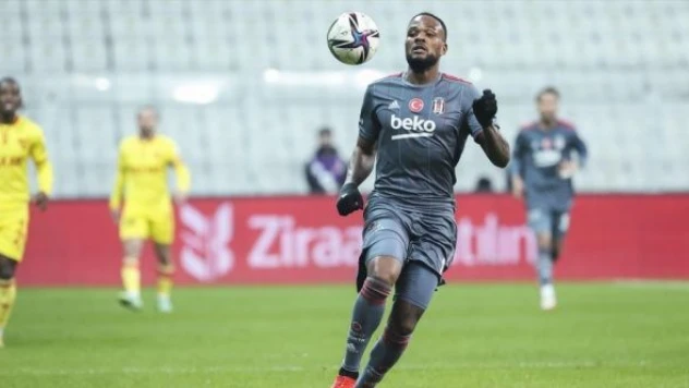 Beşiktaşlı  Larin'e 1 maç men cezası verildi