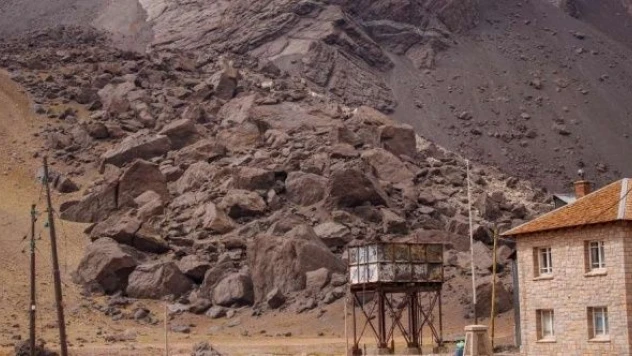 Toprak kayması: 14 kişi hayatını kaybetti!