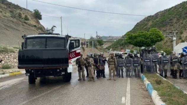 Aysel Doğan'ın cenazesinde 1 polis memuru yaralandı