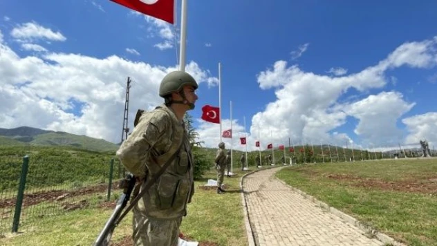 Bingöl'de teröristlerce şehit edilen sivil ve silahsız 33 asker anıldı