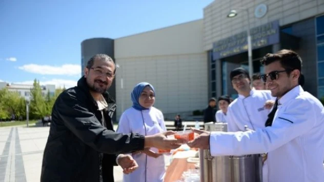 Bingöl Üniversitesi'nde 3 bin kişiye aşure ikram edildi