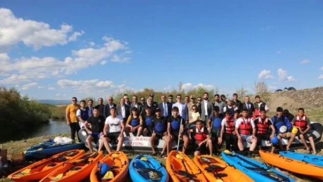 Murat Nehri'nde rafting yarışması yapıldı