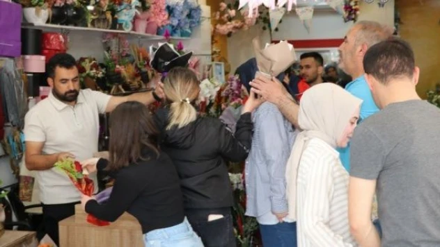 Doğu Anadolu'da çiçekçilerde 'Anneler Günü' mesaisi sürüyor!