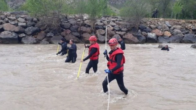 Erzurum'da suya kapılan kişiyi arama çalışmaları sürüyor