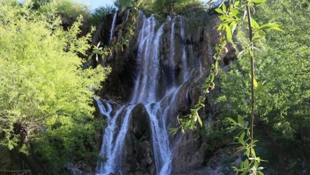 Girlevik Şelalesi ilkbaharda ziyaretçi akınına uğruyor!