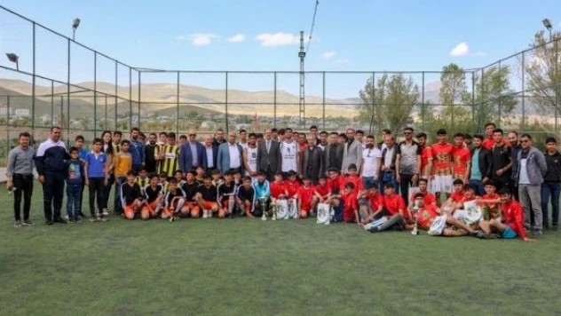 Gürpınar'da ortaokul ve liseler arası futbol turnuvaları tamamlandı