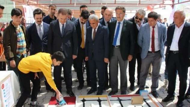 Hakkari'de Ɖ. Stem ve Bilişimle Üretim Şenliği' yapıldı