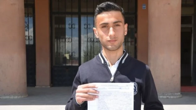 Hakkarili genç Pi sayısının 3 bin 600 basamağını ezberledi
