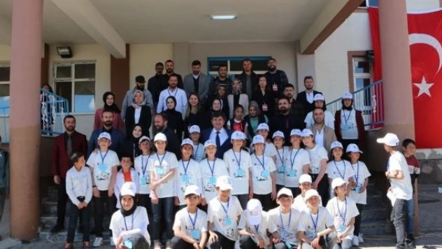 Karlıova'da 4006 TÜBİTAK Bilim Fuarı düzenlendi