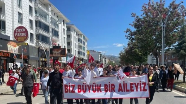 3 ilde 'Biz Büyük Bir Aileyiz' yürüyüşü yapıldı