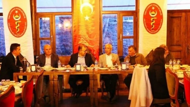 Kars Bölgesi VHO Dünya Veteriner Hekimler Günü'nde iftar düzenledi