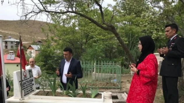 Keban'da şehit kabirlerine, ailelerine ve gazilere bayram ziyareti