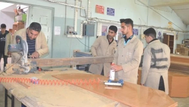 Muş'ta fabrika gibi okul