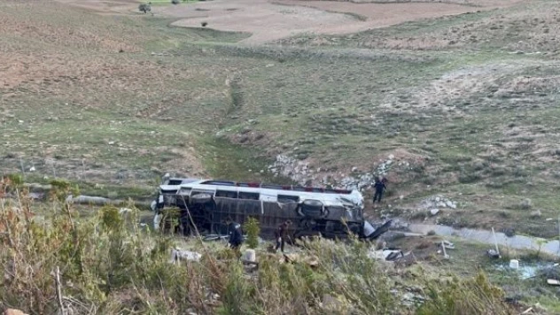 Niğde'de feci kaza: 42  yaralı!