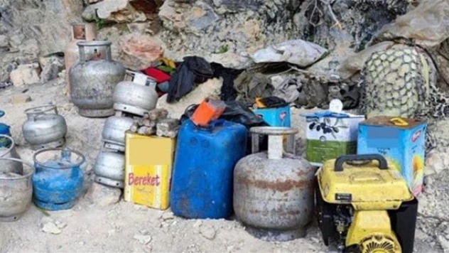 Tunceli'de teröristlerin inleri imha edildi