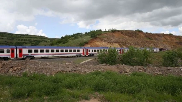 Vangölü Ekspresi doğayla iç içe seyahat imkanı sunuyor