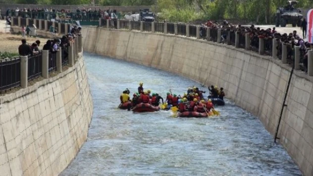 Yüksekova'da rafting yapıldı