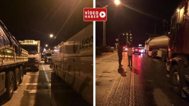 Afyon'da sel yol kapattı