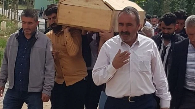 Ağrı'da sel sularına kapılarak hayatını kaybeden çocuk toprağa verildi