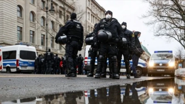 Irkçı saldırıda saçı ateşe verildi!