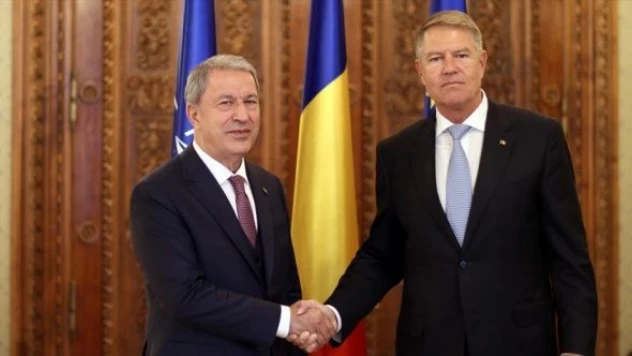 Bakan Akar, Romanya Cumhurbaşkanı Iohannis ile görüştü