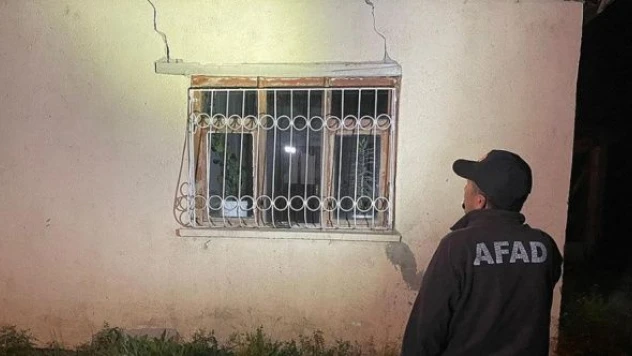 Depremin vurduğu Tuşba'da hasar tespit çalışmaları devam ediyor