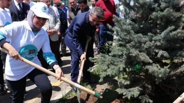 Erzurum'da 'Tableti, telefonu bırak doğaya bak' etkinliği yapıldı