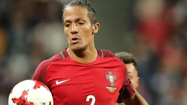 Fenerbahçeli eski oyuncu futbolu bıraktı