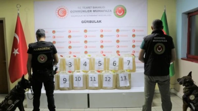 Gürbulak Gümrük Kapısı'nda kilolarca sıvı uyuşturucu ele geçirildi