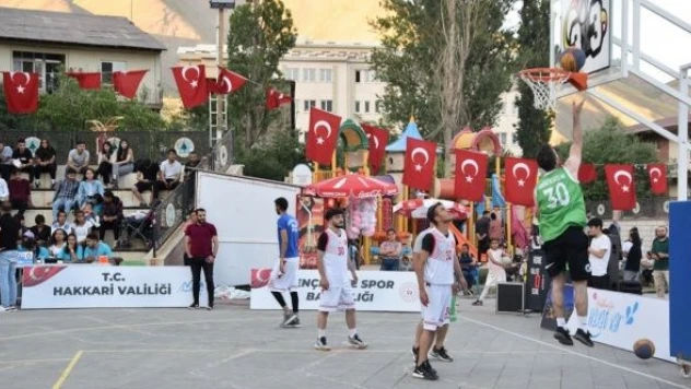 Hakkari'de Ɖx3 Sokak Basketbol Şampiyonası' düzenlendi
