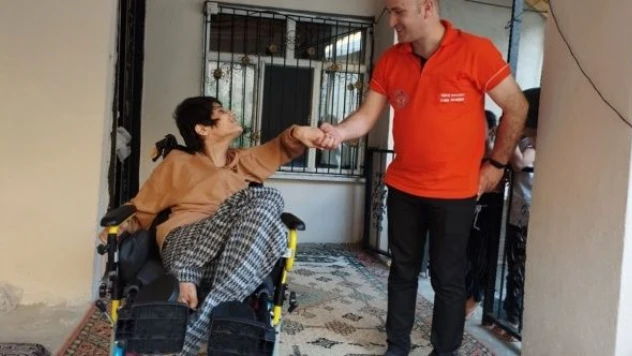 Hakkari'de engelli çocuğa yatak ve tekerlekli sandalye desteğinde bulunuldu