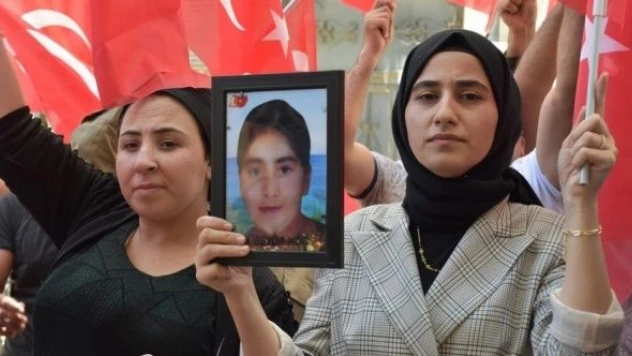 Hakkari'de evlat nöbeti devam ediyor