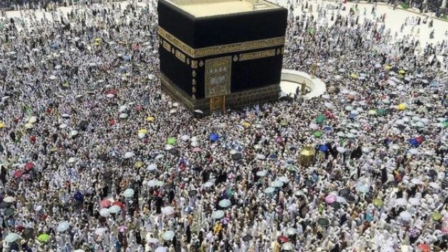 Kabe'ye yüz sürmek yasaklandı mı?