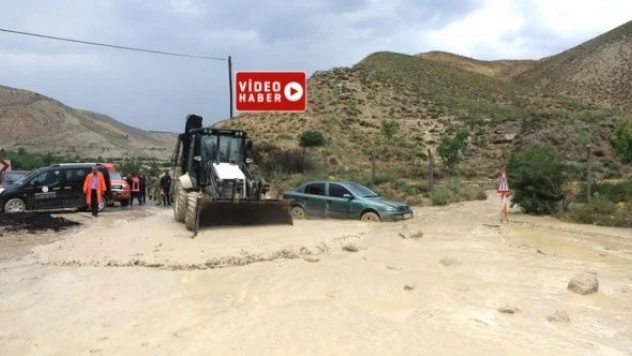 Malatya'nın Darende'de sel: bir aile mahsur kaldı