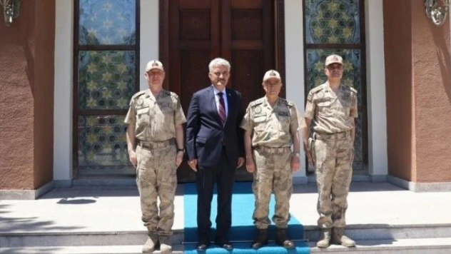 Orgeneral Çetin Erzincan'da ziyaretlerde bulundu