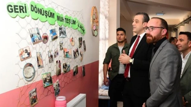 Van'da 'Geri Dönüşüm Koridor Kütüphanesi' açıldı