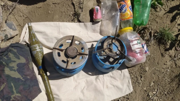 Van'da yaşam malzemesi ve mühimmat ele geçirildi