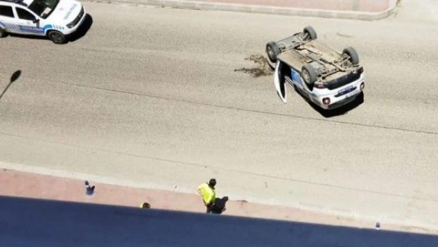 Ağrı'da trafik polisi aracı takla attı