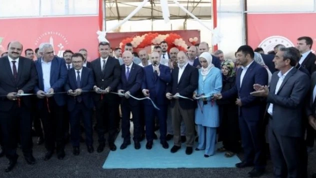 Bakan Varank, Erzurum'da domates serası açılışına katıldı